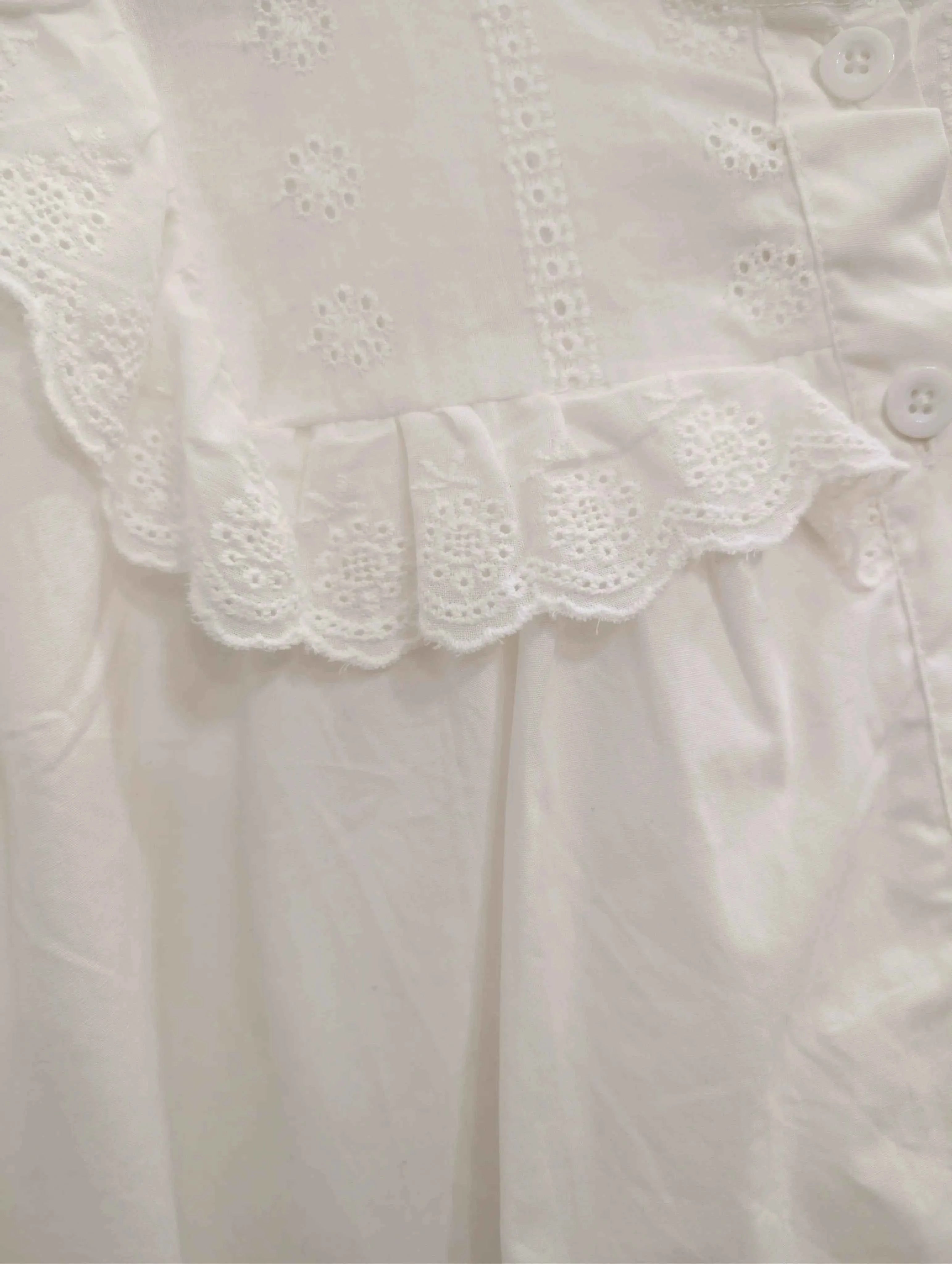 Blouse blanche broderie anglaise