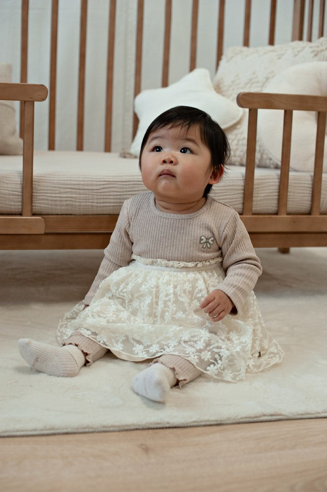 Robe bébé fille beige et dentelle écrue Isalie