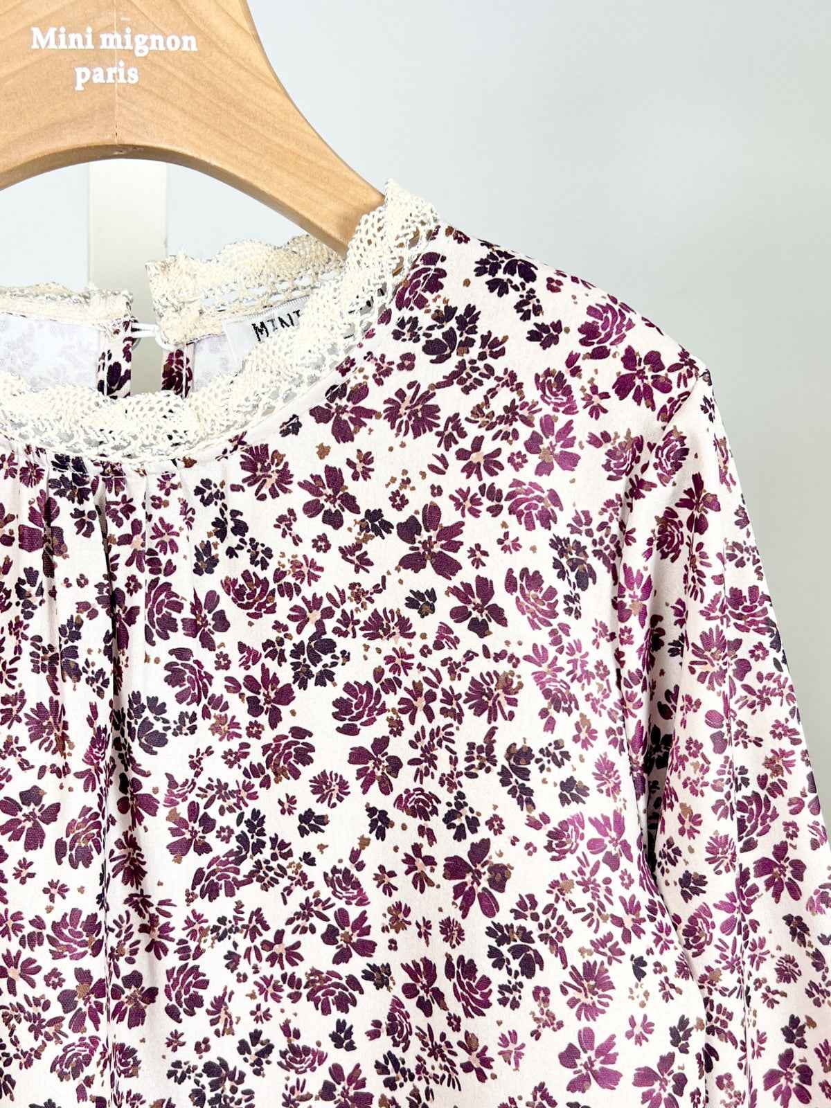 Blouse fille fleurie prune col dentelle Isalys