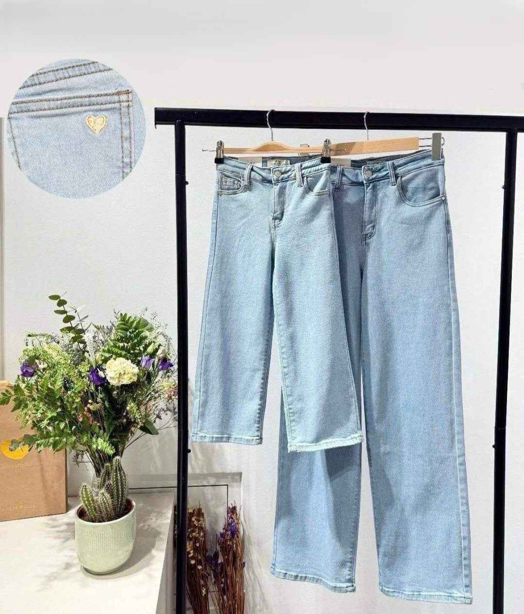 Jean fille bleu clair Maëlys coupe large cœur brodé