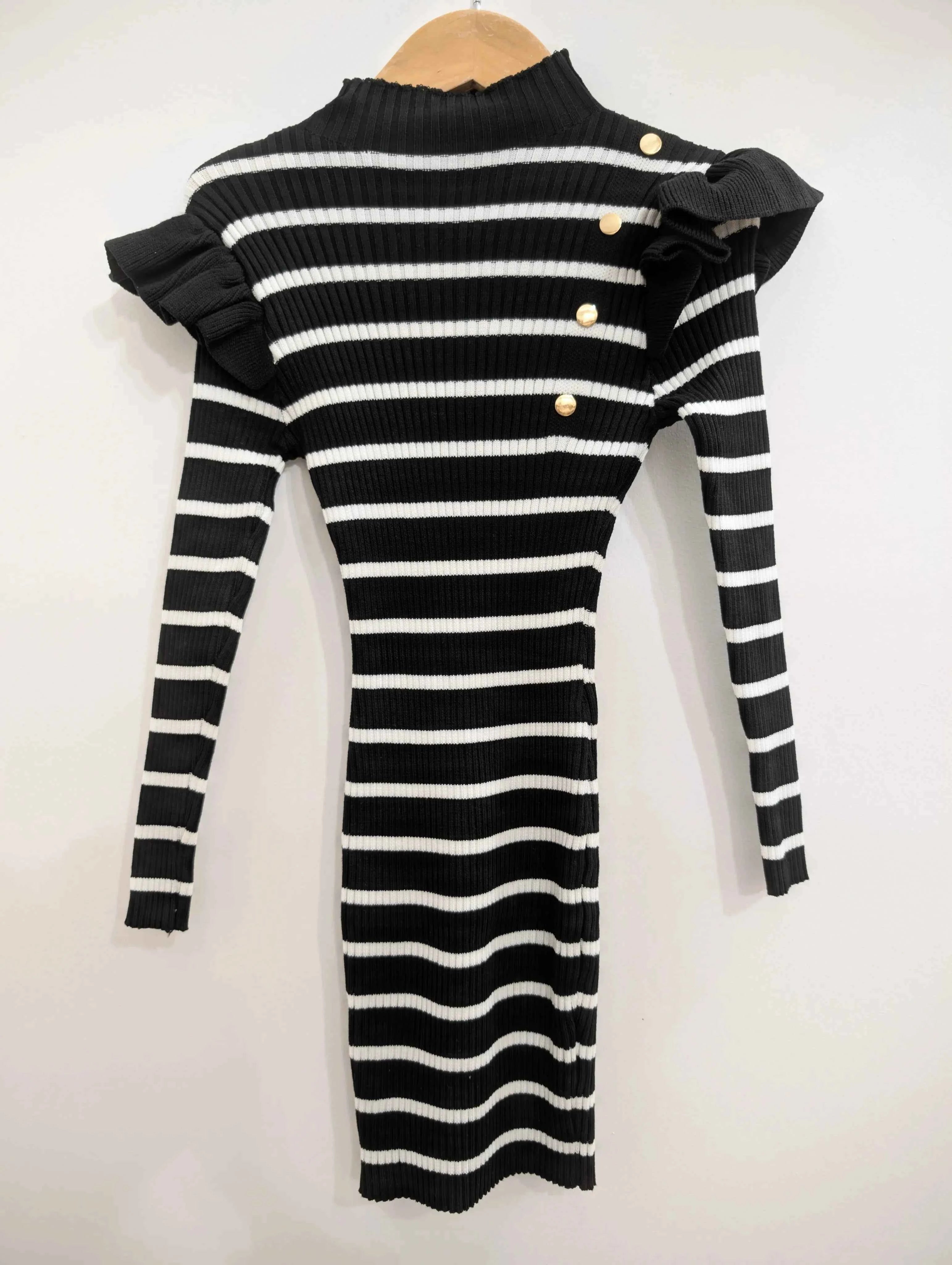 Robe rayée noir et blanche