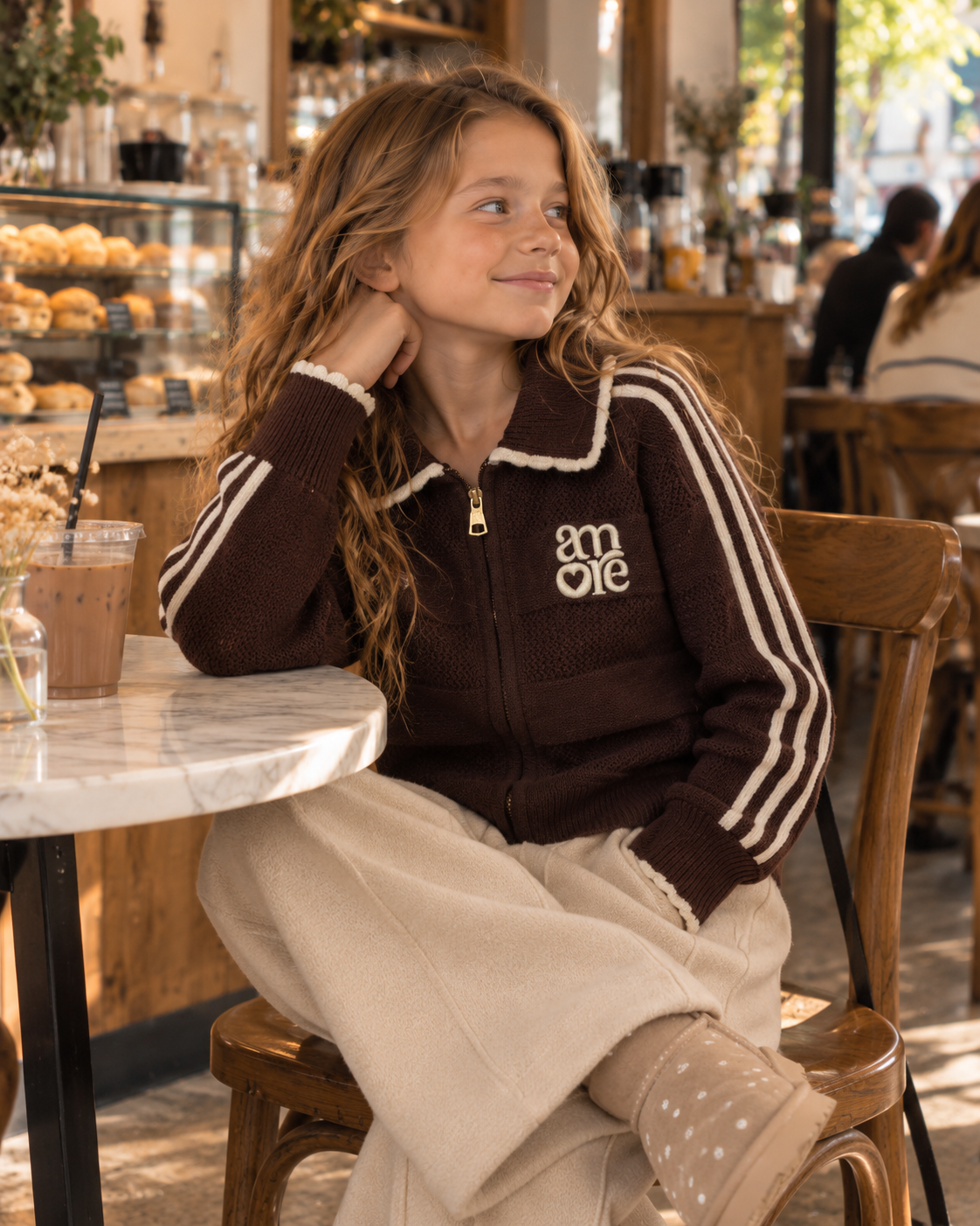 Gilet zippé fille Ézélya chocolat – maille et rayures écrues