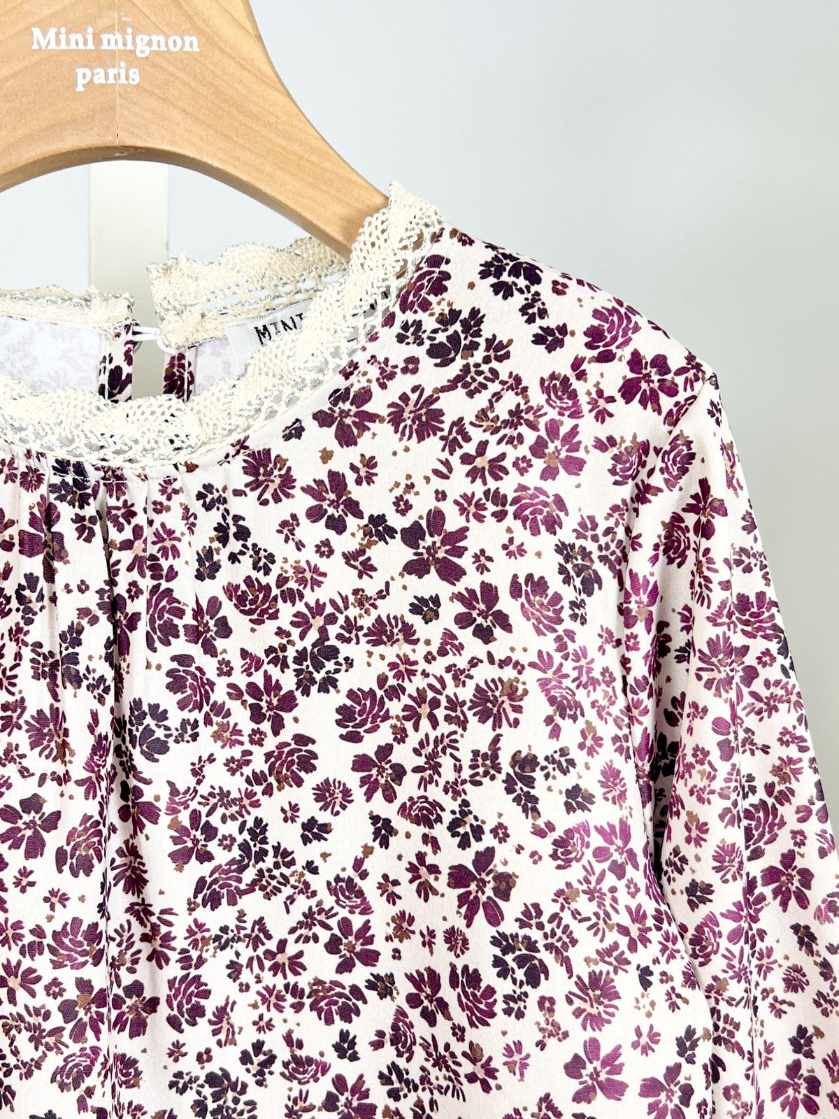 Blouse fille fleurie prune col dentelle Isalys